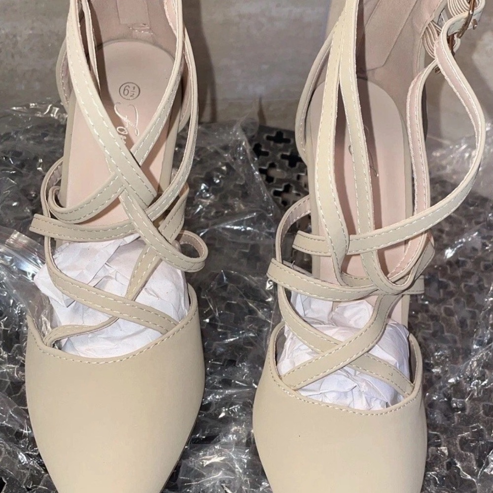NEW Forever Beige Strappy Pointed Toe  Ankle Strap Zip Heel Dress Shoes Size 6.5